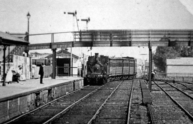 Coburg railway station looking south 