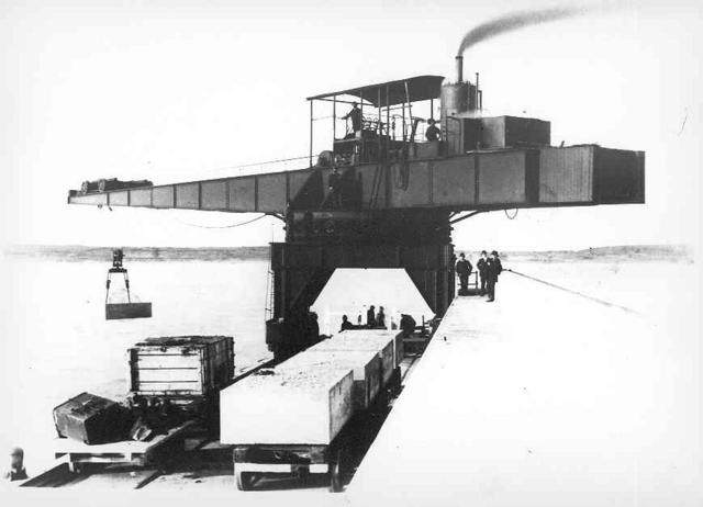 [Titan crane at Warrnambool breakwater]