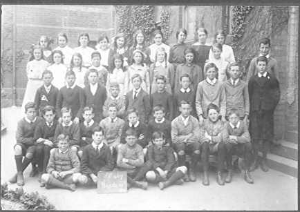 [Grade 8 at Hawksburn State School in 1914]