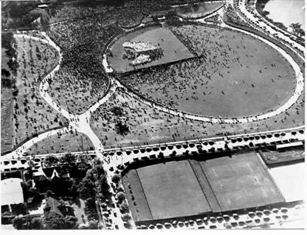 [aerial view of the crowd at Como Park ]