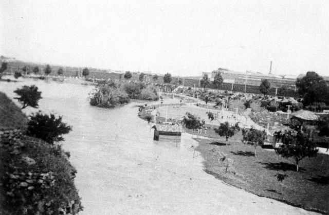 chs:c1934 . Coburg Lake in flood