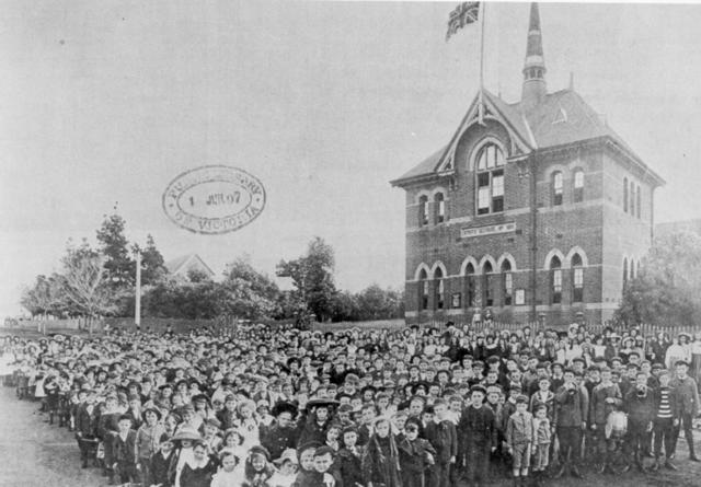 Miscellaneous: C1907. Coburg State School No. 484 and Pupils Empire Day